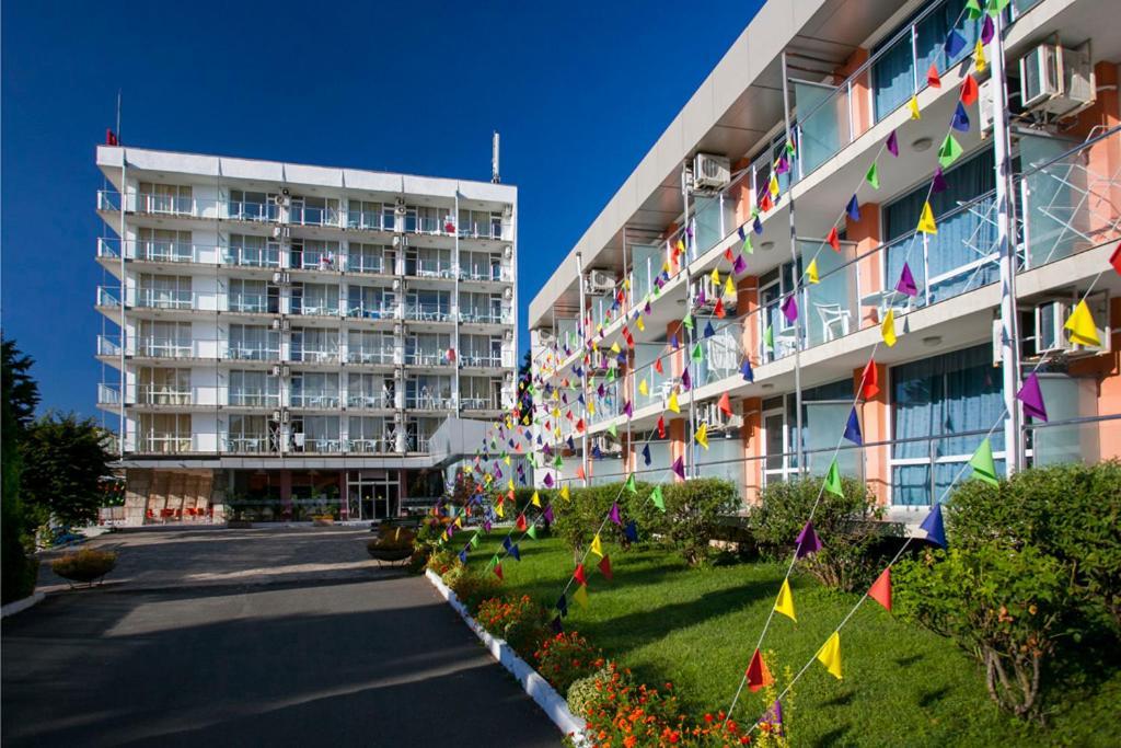 Hotel Coop - Kiten Kiten  Bagian luar foto