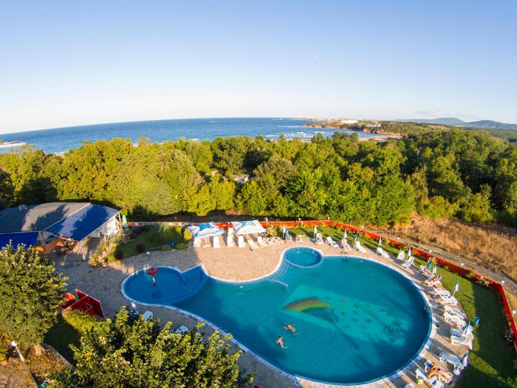 Hotel Coop - Kiten Kiten  Bagian luar foto