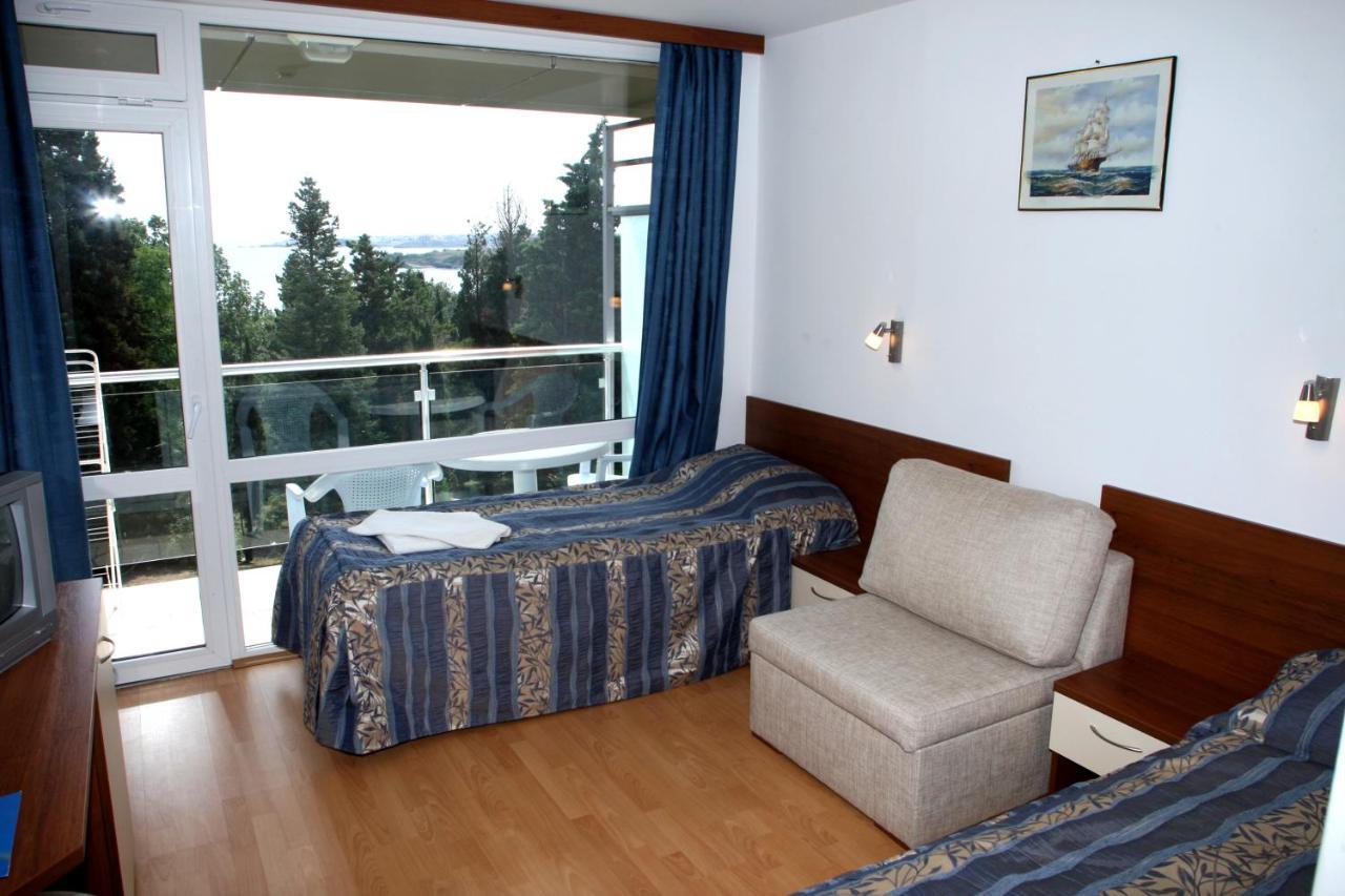 Hotel Coop - Kiten Kiten  Bagian luar foto
