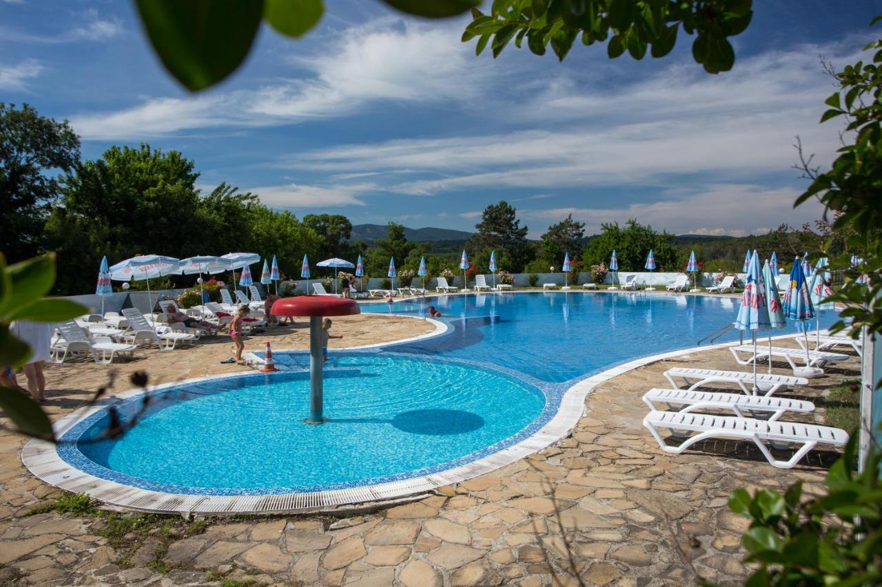 Hotel Coop - Kiten Kiten  Bagian luar foto