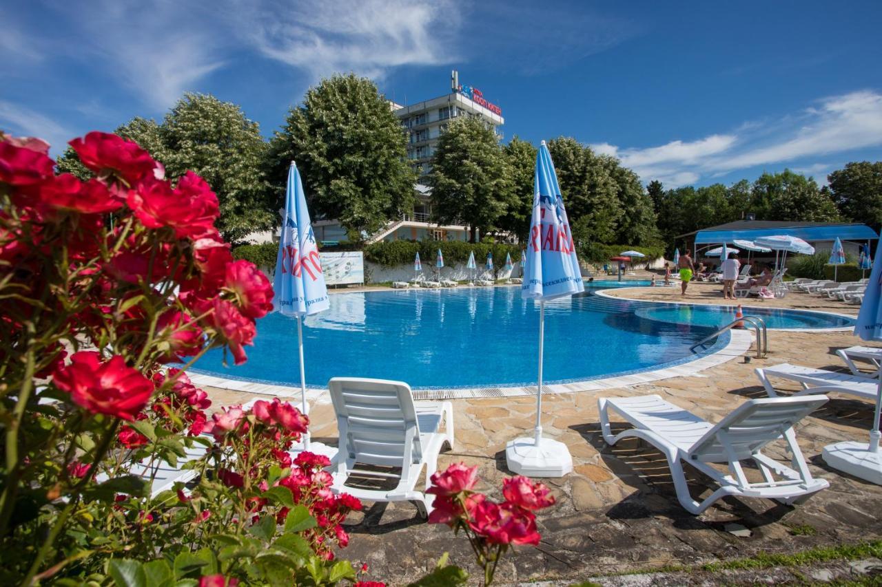Hotel Coop - Kiten Kiten  Bagian luar foto